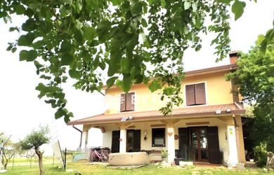 BYTOČ RK - 5-izb. RD v Taliansku neďaleko pobrežia - Gradisca d'Isonzo